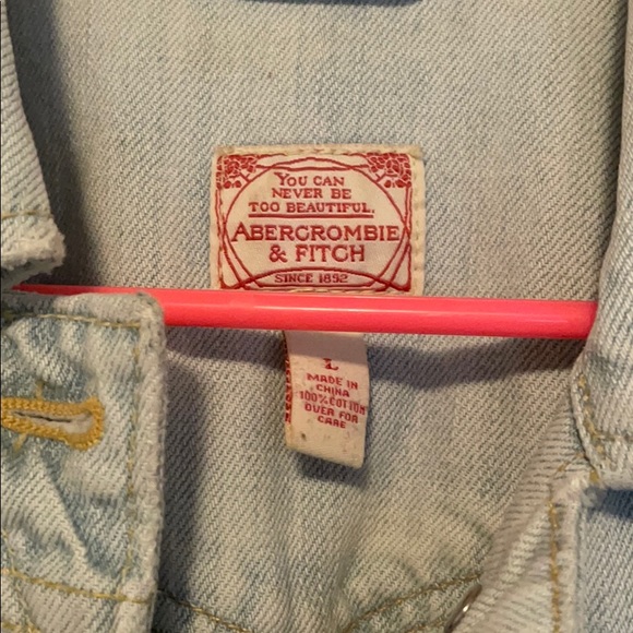 Abercrombie and Fitch distressed jean jacket - Picture 2 of 4